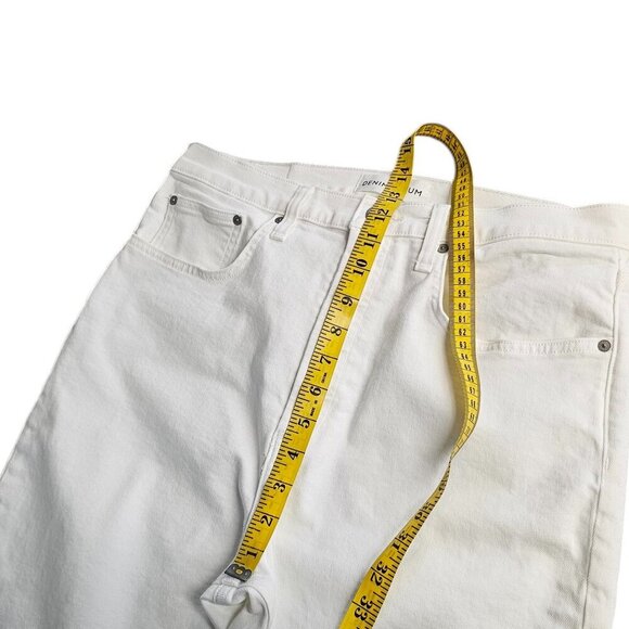 Aritzia Denim Forum The Yoko High Rise Slim Jeans, White, Button Fly, Cotton, 32 - Picture 4 of 10